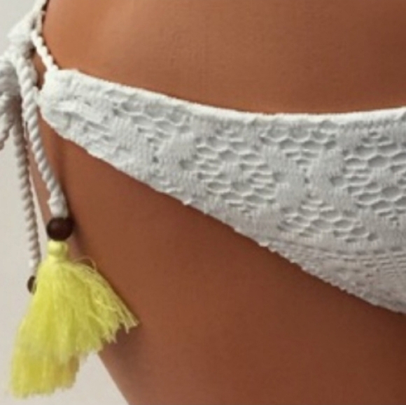 Victorias Secret Swim Cheeky String Bikini bottom Crochet lace white Med… - Picture 4 of 9